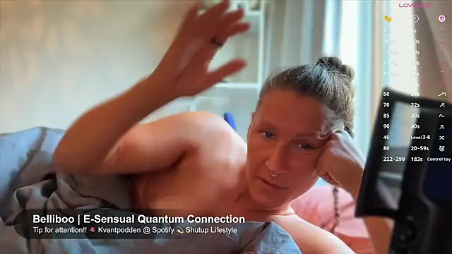 Snapshot of SwingWingWomanSweden chatting on September 12, 2025, 6:35 am SwingWingWomanSweden online show from September 12, 2025, 6:35 am