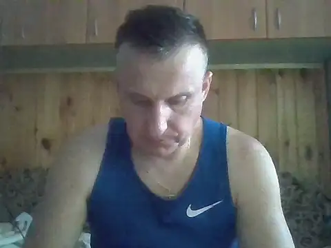 Maksymilian1 online show from June 17, 2026, 5:36 pm