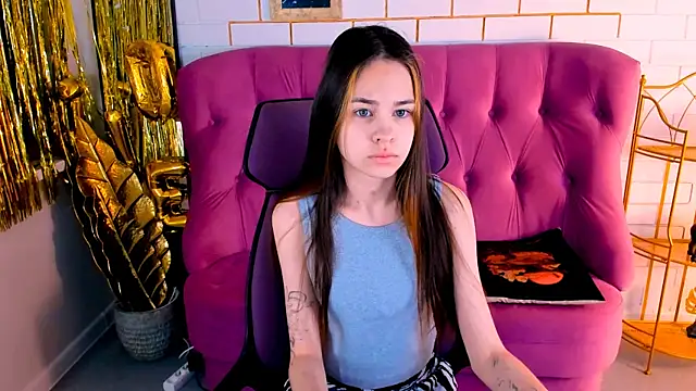 UliaNeer online show from May 4, 2026, 5:03 am