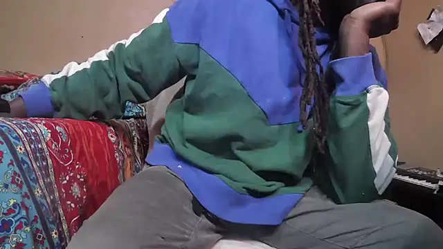 EYEzIAM online show from December 16, 2025, 5:56 am