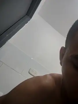 Snapshot of Davig4 chatting on October 17, 2025, 11:07 pm Davig4 online show from October 17, 2025, 11:07 pm