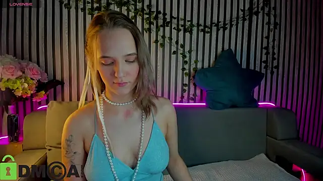 Snapshot of Casey_Sweeet chatting on December 17, 2025, 4:02 pm Casey Sweeet online show from December 17, 2025, 4:02 pm