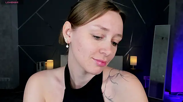 evashiny  online show from November 30, 2025, 4:38 am