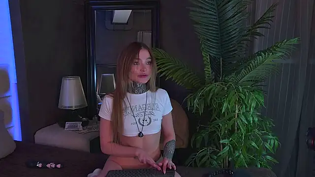 AriWild online show from April 13, 2026, 4:51 am