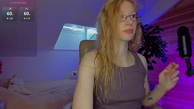 Snapshot of AuroraShoww chatting on October 17, 2025, 7:44 am AuroraShoww online show from October 17, 2025, 7:44 am