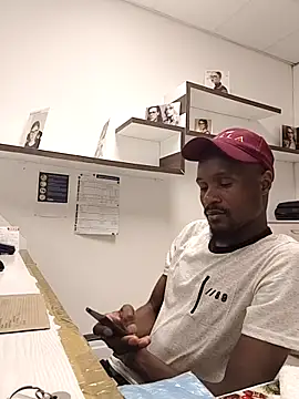 Snapshot of TPNUTS chatting on October 9, 2025, 12:58 pm TPNUTS online show from October 9, 2025, 12:58 pm