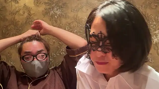 21yuri27 online show from October 30, 2025, 2:07 pm