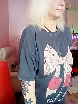 SquirtMilf00 online show from February 1, 2026, 2:32 am