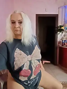 SquirtMilf00 online show from August 3, 2026, 4:11 am