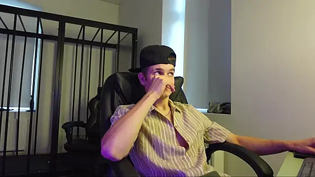 Snapshot of Mark_Karson chatting on October 10, 2025, 12:15 pm Mark Karson online show from October 10, 2025, 12:15 pm