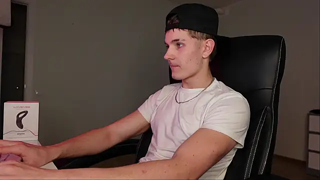 Snapshot of Mark_Karson chatting on October 26, 2025, 2:01 pm Mark Karson online show from October 26, 2025, 2:01 pm