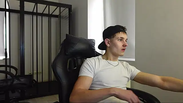 Snapshot of Mark_Karson chatting on October 30, 2025, 9:33 am Mark Karson online show from October 30, 2025, 9:33 am