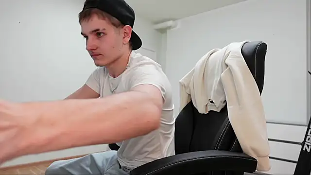 Snapshot of Mark_Karson chatting on October 31, 2025, 5:36 pm Mark Karson online show from October 31, 2025, 5:36 pm