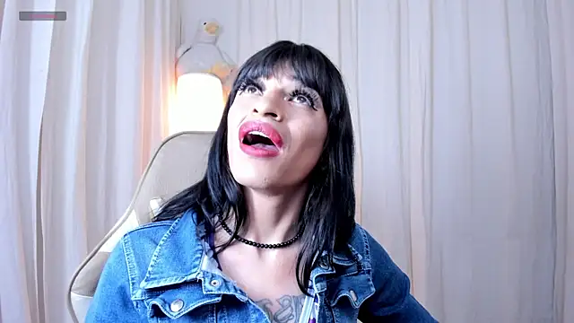 Alanakimura  online show from December 3, 2025, 8:29 pm