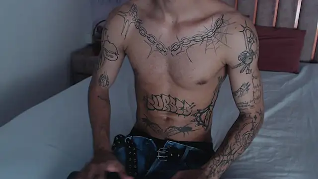 Enzo Hunter online show from September 22, 2025, 3:19 am