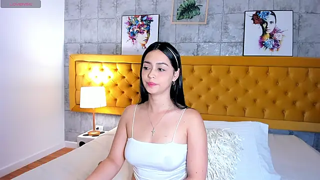 Snapshot of EmilyyRamirez chatting on October 18, 2025, 1:12 pm EmilyyRamirez online show from October 18, 2025, 1:12 pm