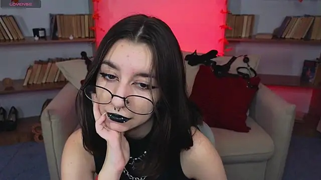 Snapshot of Mistress__Marcelline chatting on September 18, 2025, 9:33 am Mistress  Marcelline online show from September 18, 2025, 9:33 am