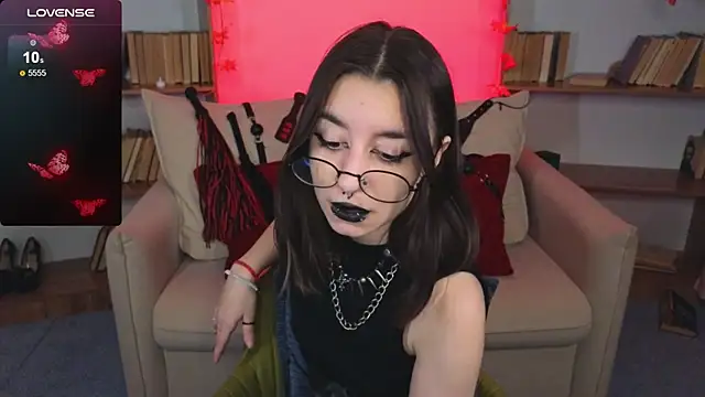 Snapshot of Mistress__Marcelline chatting on September 21, 2025, 9:44 am Mistress  Marcelline online show from September 21, 2025, 9:44 am