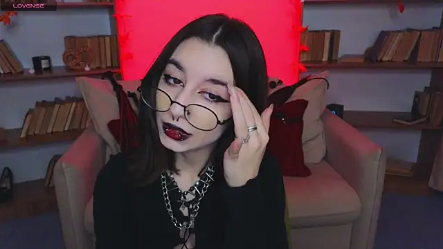 Snapshot of Mistress__Marcelline chatting on September 25, 2025, 10:41 am Mistress  Marcelline online show from September 25, 2025, 10:41 am