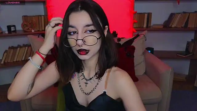 Snapshot of Mistress__Marcelline chatting on September 26, 2025, 1:42 am Mistress  Marcelline online show from September 26, 2025, 1:42 am