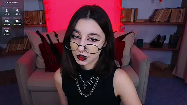 Snapshot of Mistress__Marcelline chatting on October 2, 2025, 8:54 am Mistress  Marcelline online show from October 2, 2025, 8:54 am