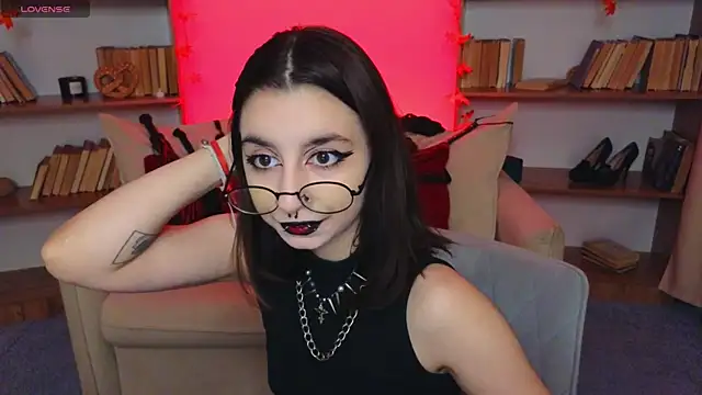 Snapshot of Mistress__Marcelline chatting on October 3, 2025, 10:01 am Mistress  Marcelline online show from October 3, 2025, 10:01 am