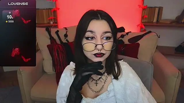 Snapshot of Mistress__Marcelline chatting on October 6, 2025, 9:29 am Mistress  Marcelline online show from October 6, 2025, 9:29 am