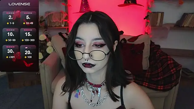 Snapshot of Mistress__Marcelline chatting on October 17, 2025, 9:45 am Mistress  Marcelline online show from October 17, 2025, 9:45 am