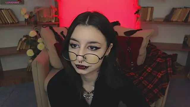 Snapshot of Mistress__Marcelline chatting on October 18, 2025, 9:21 am Mistress  Marcelline online show from October 18, 2025, 9:21 am