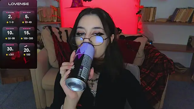 Snapshot of Mistress__Marcelline chatting on October 19, 2025, 9:32 am Mistress  Marcelline online show from October 19, 2025, 9:32 am