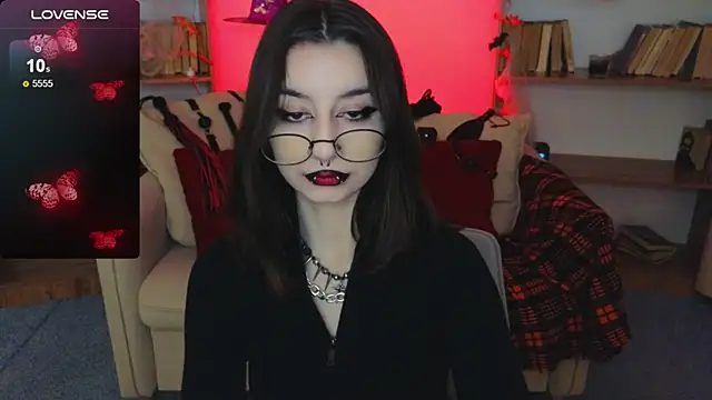 Snapshot of Mistress__Marcelline chatting on October 20, 2025, 9:43 am Mistress  Marcelline online show from October 20, 2025, 9:43 am