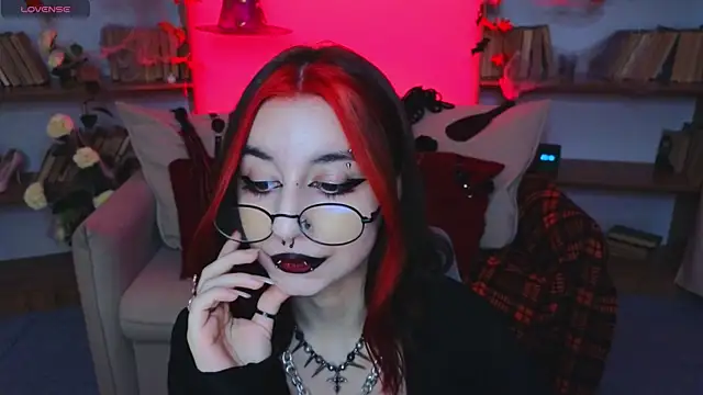 Snapshot of Mistress__Marcelline chatting on October 26, 2025, 11:05 am Mistress  Marcelline online show from October 26, 2025, 11:05 am