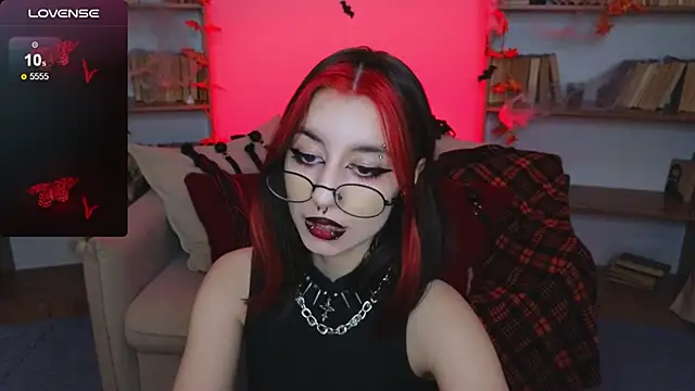 Snapshot of Mistress__Marcelline chatting on October 29, 2025, 9:44 am Mistress  Marcelline online show from October 29, 2025, 9:44 am