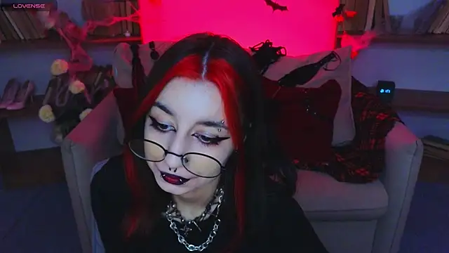 Snapshot of Mistress__Marcelline chatting on October 31, 2025, 10:16 am Mistress  Marcelline online show from October 31, 2025, 10:16 am