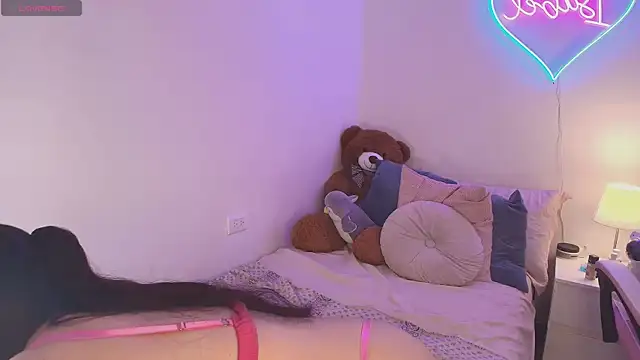 Snapshot of IsabelCortes chatting on October 10, 2025, 10:31 pm IsabelCortes online show from October 10, 2025, 10:31 pm