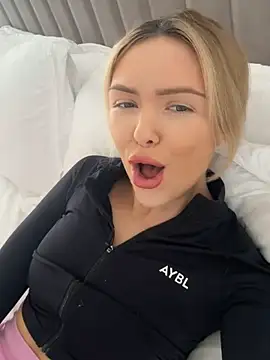 lolableux online show from November 1, 2025, 1:35 pm