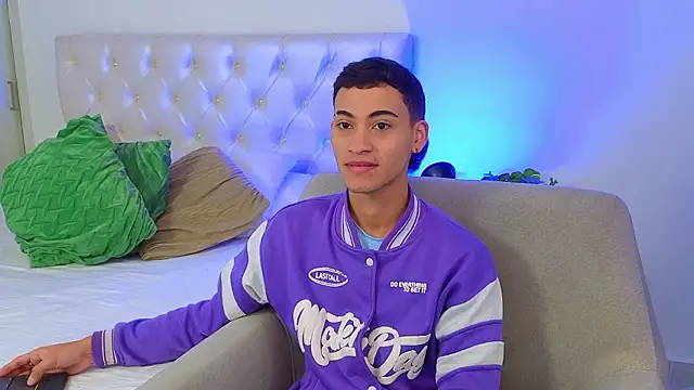 yulian vasquez online show from February 2, 2026, 12:26 pm