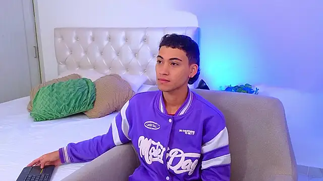 yulian vasquez online show from February 5, 2026, 12:21 pm