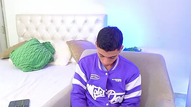 yulian vasquez online show from February 7, 2026, 12:20 pm