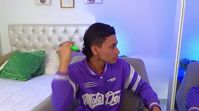 yulian vasquez online show from February 10, 2026, 12:20 pm