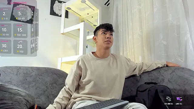 LoganTwink18 online show from September 17, 2025, 1:24 pm