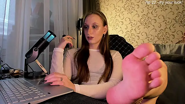 DarcySiren online show from April 24, 2026, 8:39 am