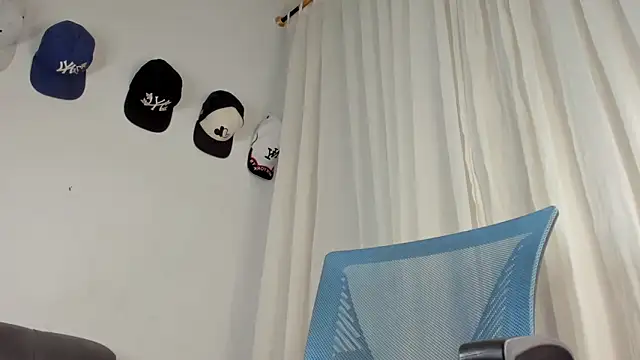 Snapshot of santi_xximo chatting on September 24, 2025, 12:14 am santi xximo online show from September 24, 2025, 12:14 am