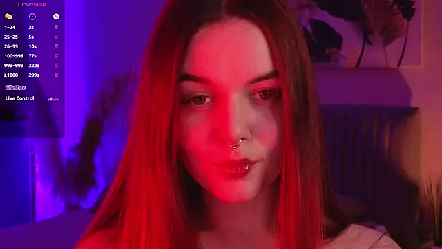 Snapshot of BellaDevile_ chatting on September 28, 2025, 2:00 pm BellaDevile  online show from September 28, 2025, 2:00 pm