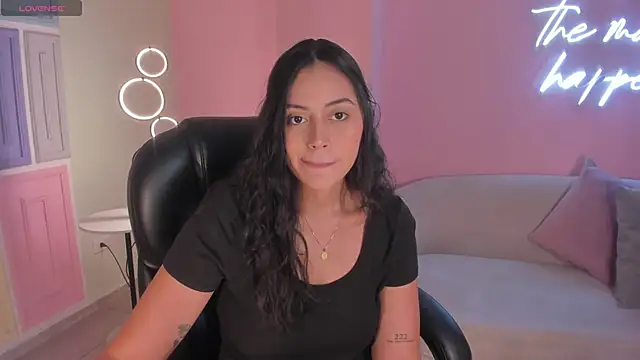 Snapshot of AmbarJames_ chatting on June 10, 2026, 7:13 pm AmbarJames online show from June 10, 2026, 7:13 pm