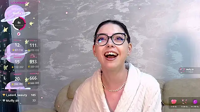 KaylaLewys online show from April 30, 2026, 8:57 pm