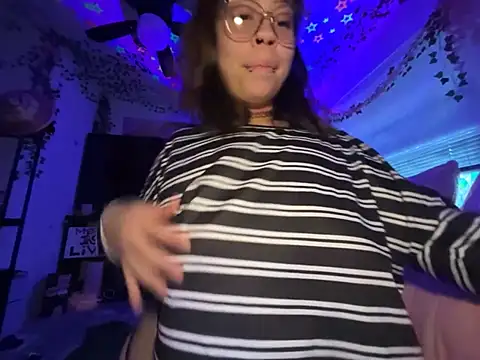 moan4mona online show from June 8, 2026, 12:58 am
