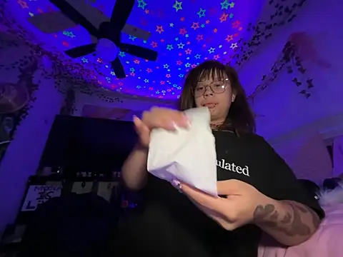 moan4mona online show from June 17, 2026, 3:31 am
