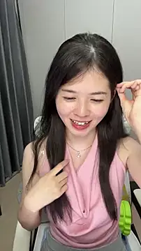 Qianqian-888 online show from November 16, 2025, 1:06 pm