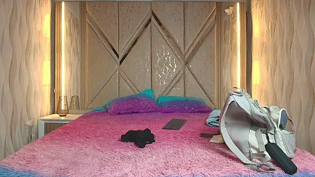 Hotcouple 222 online show from February 25, 2026, 7:18 am